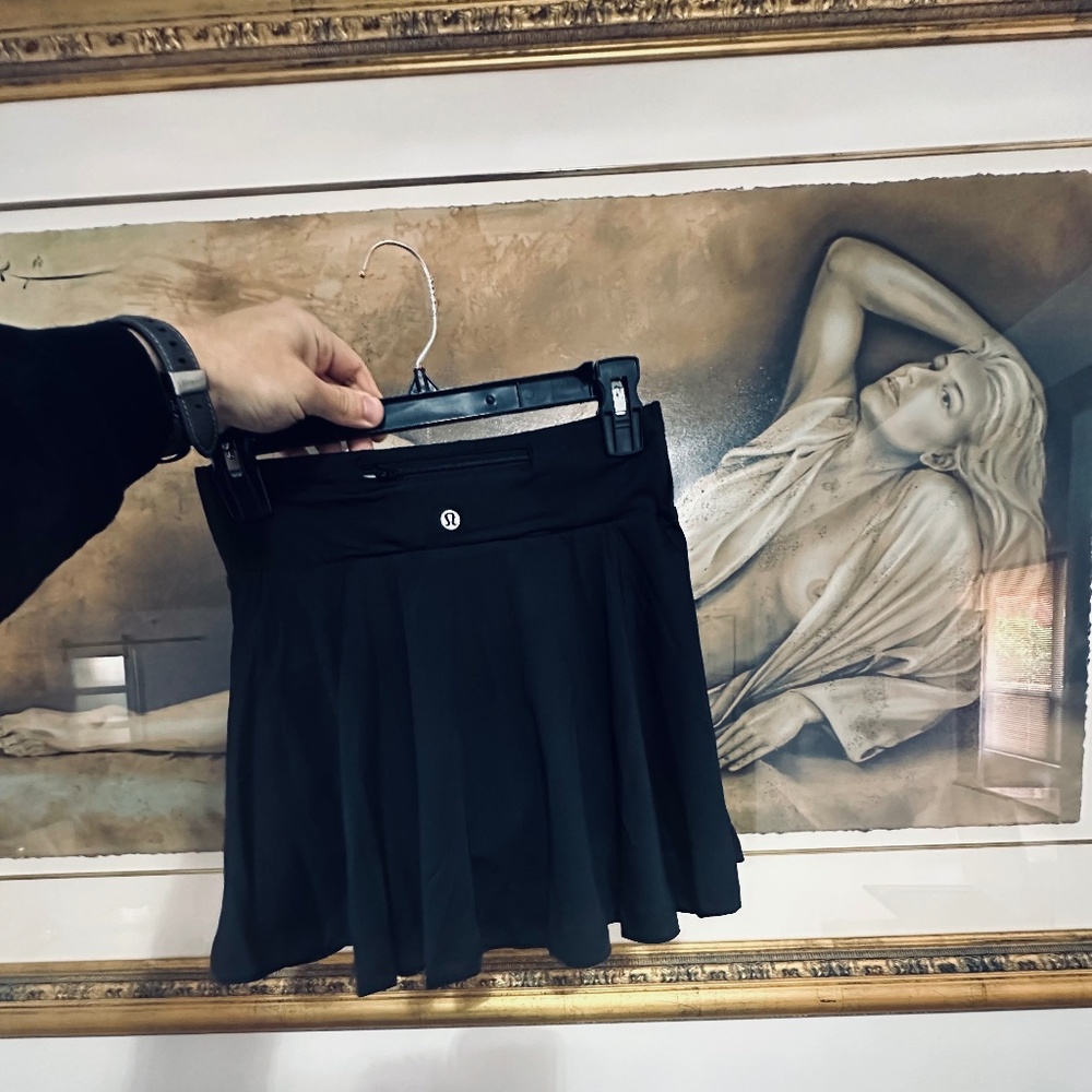 Lululemon Athletic Skort / Skirt in Black Size Womens Medium